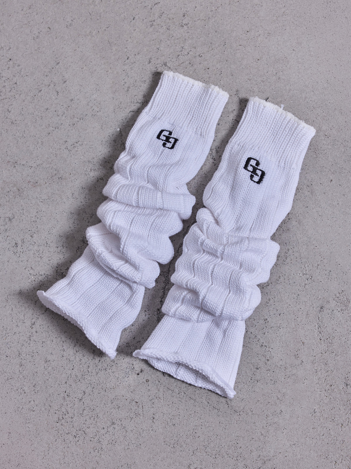 SALE 【GYDA×靴下屋】刺繍ルーズレッグウォーマー