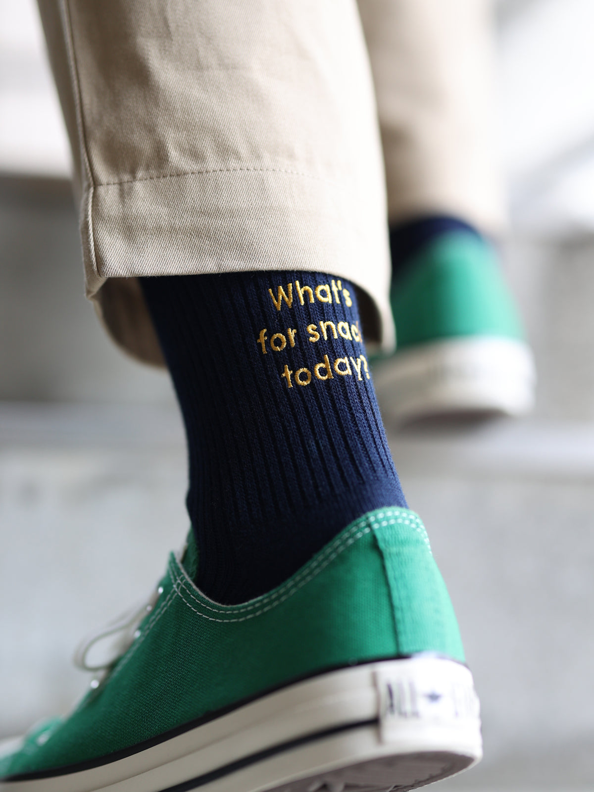 【Tabio MEN】大人男子が履けるメッセージ刺繍ショートソックス - コン