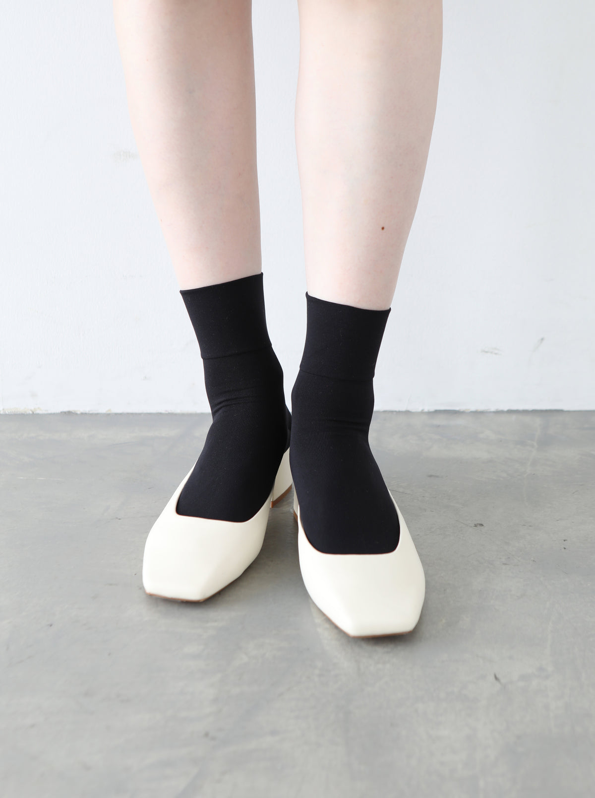 【定番】ソフトナイロン無地ショートソックス - クロ