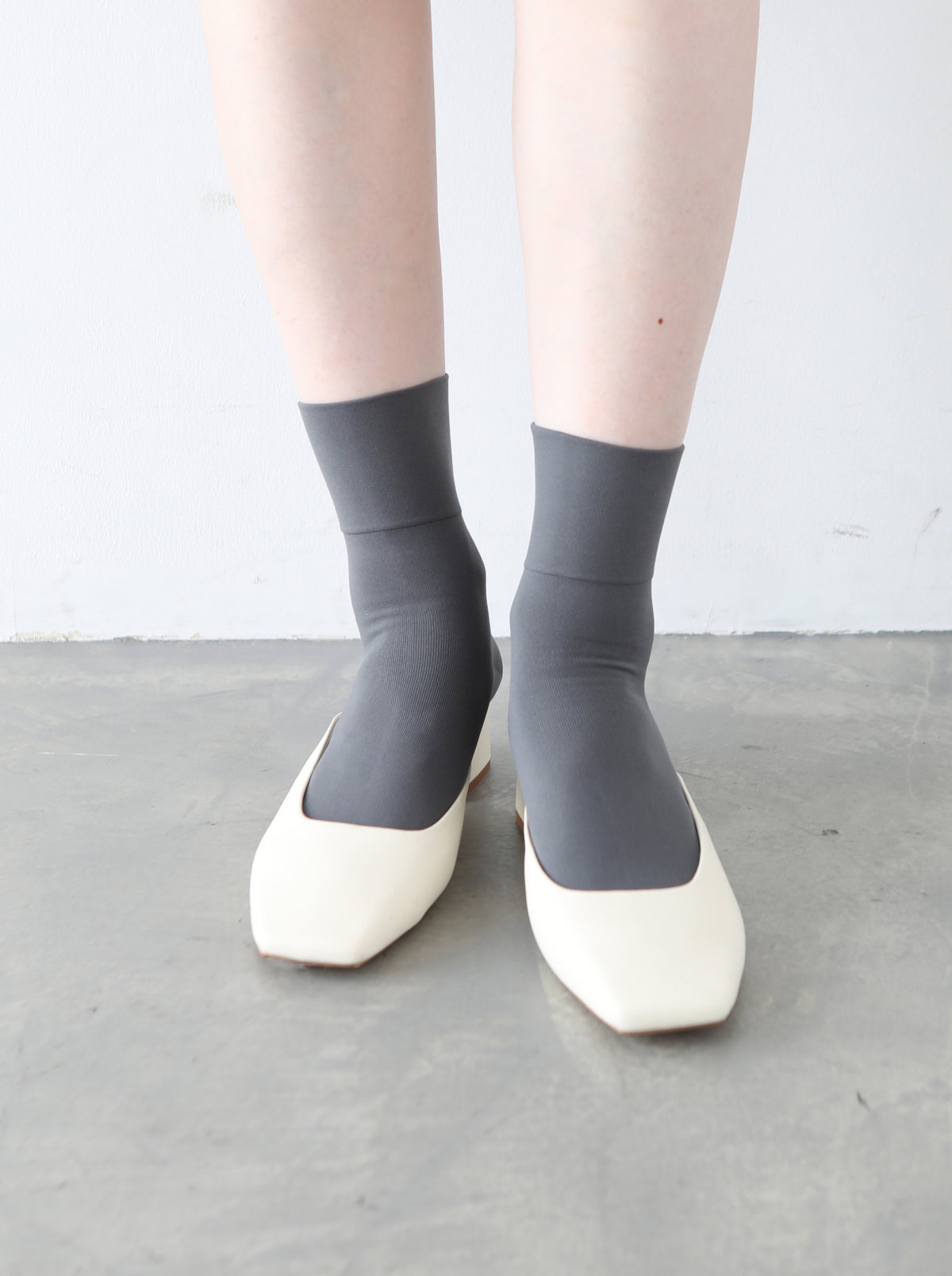 【定番】ソフトナイロン無地ショートソックス - チャコールグレー