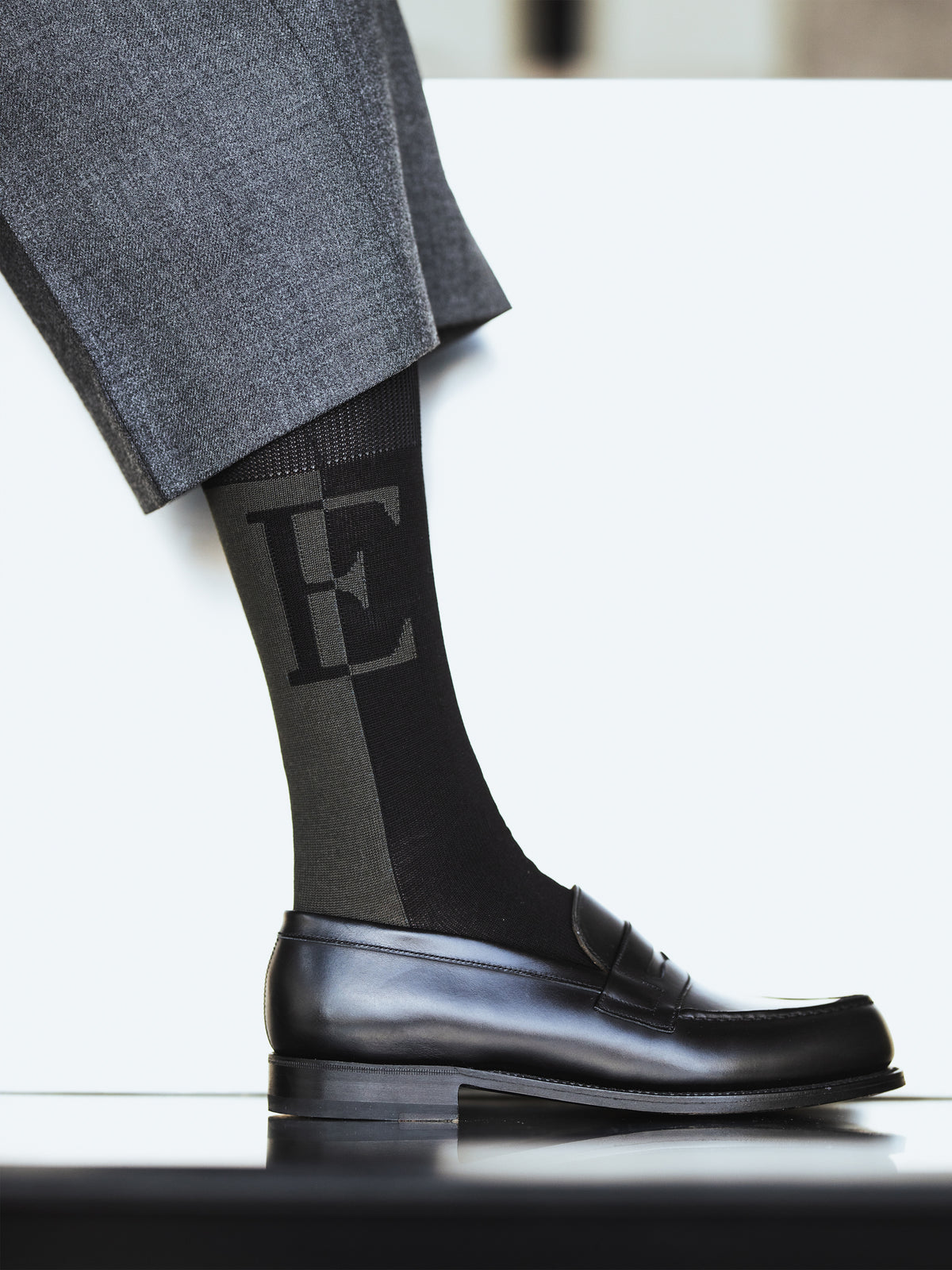 【EMPORIO ARMANI】　E・Aロゴクルー丈ソックス