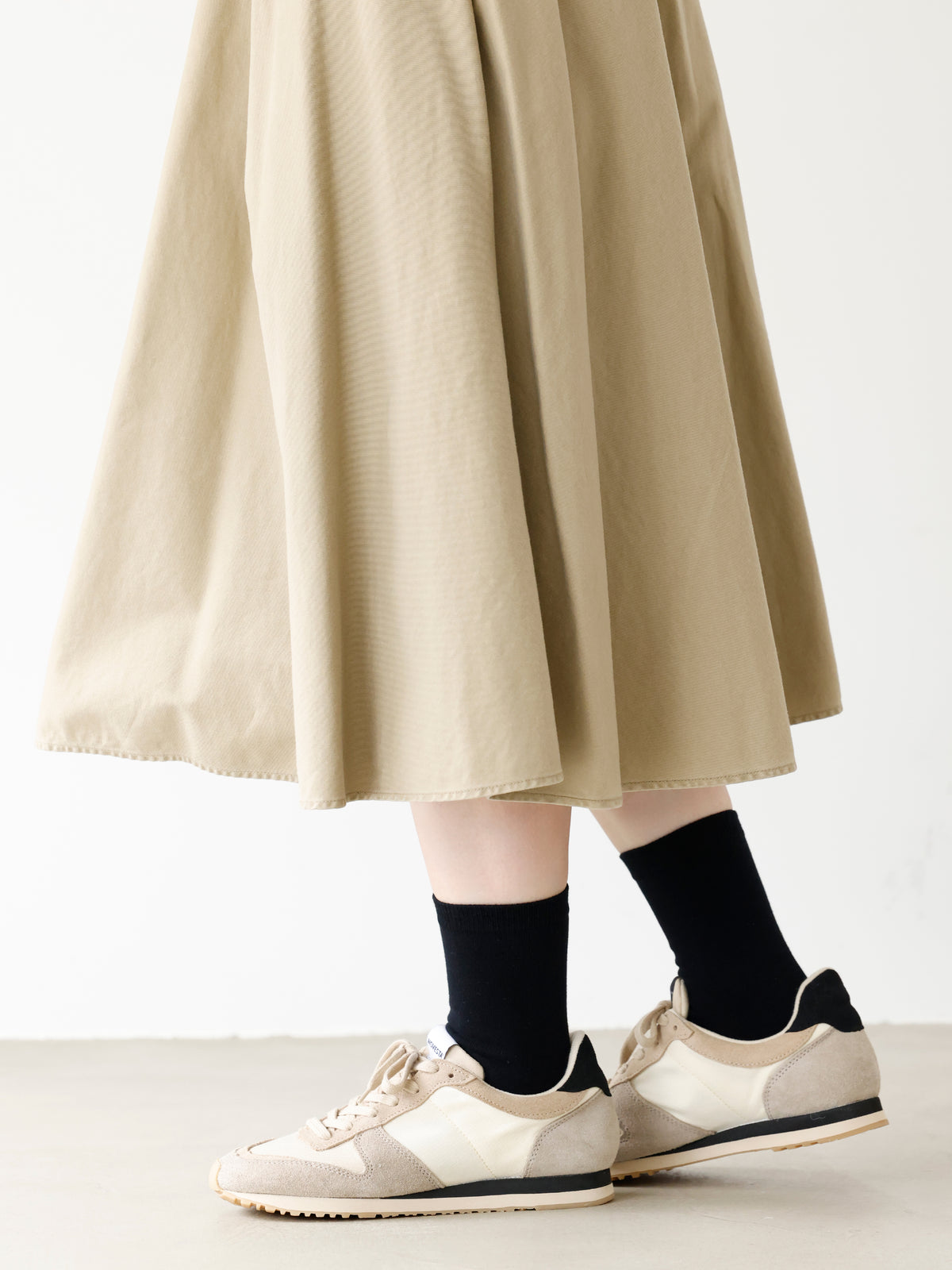 【WEB限定40色】オールシーズン履けるカラフルソックス - クロ