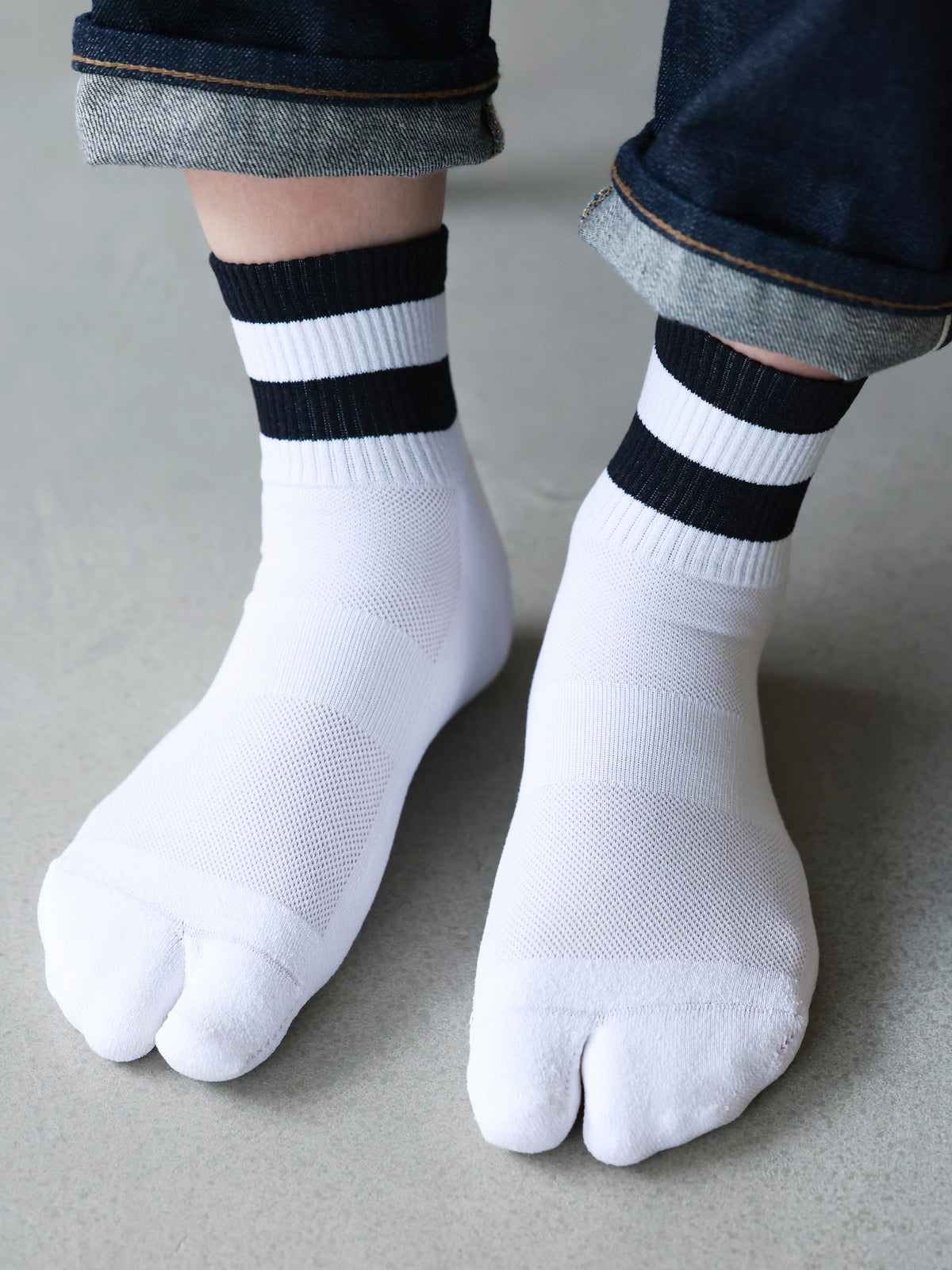 【Tabio MEN】ドライなタッチが心地いい和紙２本ラインショートソックス - サラシ
