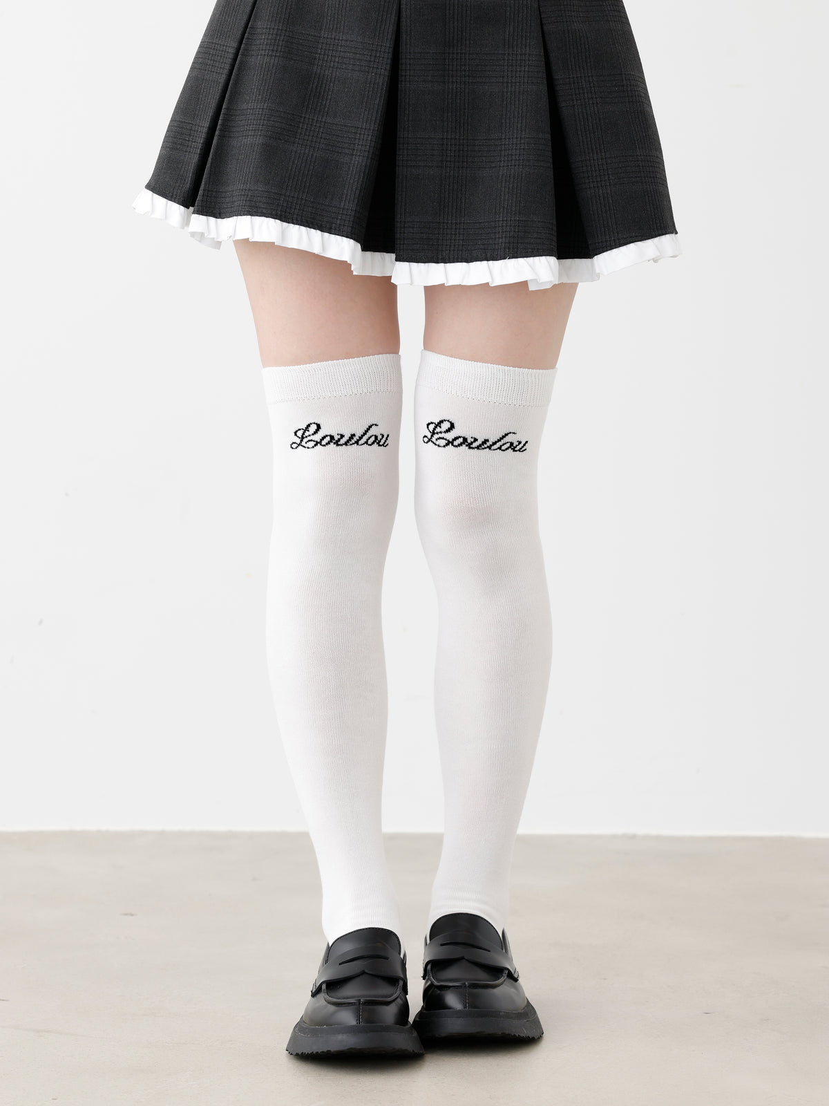 【nyan企画】Loulouロゴニーハイソックス - オフホワイト