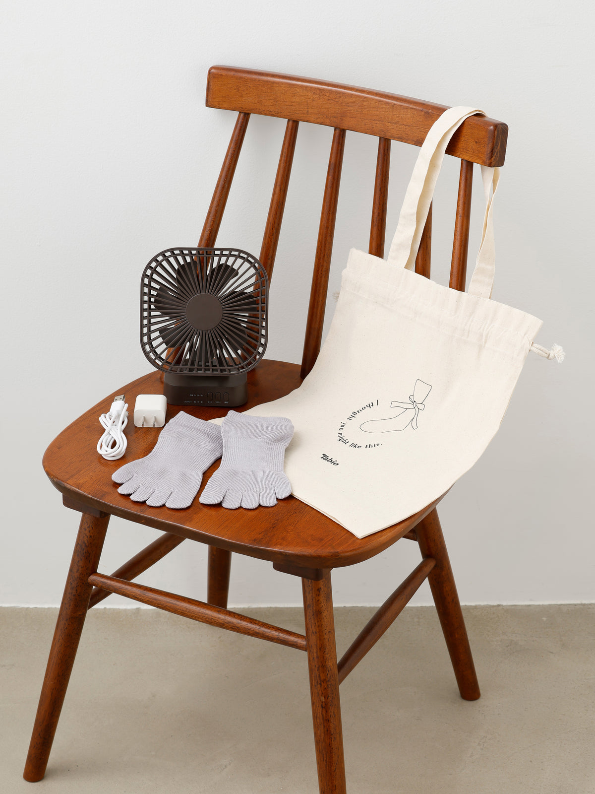 【THREEUP×靴下屋】WEB限定 冷感五本指ソックス・コードレスファンひんやりセット＜グレー＞