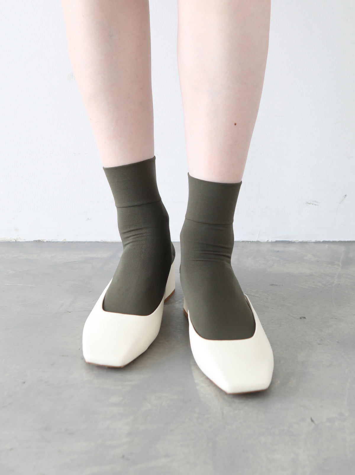 【定番】ソフトナイロン無地ショートソックス - カーキ