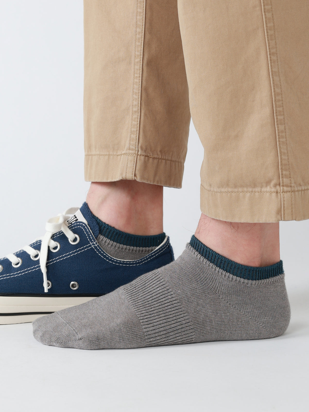 【Tabio MEN】定番/サポート入り2枚重ねスニーカー丈ソックス(25.0～27.0cm) - Mグレー+シャドウブルー