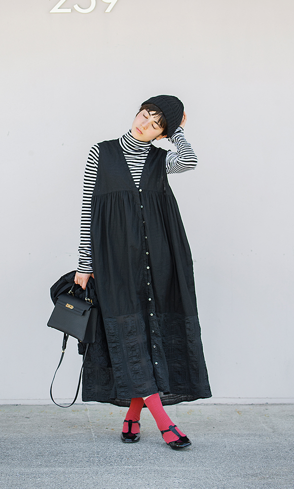モデル女性と商品の画像 スライド2枚目